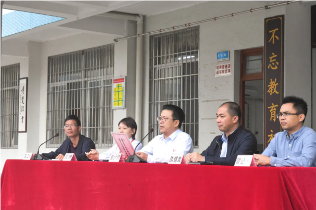 情系师生健康，爱心守护未来丨衍生健康医药向高村中学捐赠价值28万元的“元旦礼品”